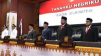 Suasana saat menyanyikan lagu Indonesia Raya